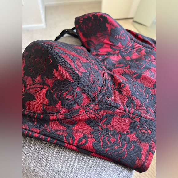 Red Black Lace Corset - Picture 2 of 4